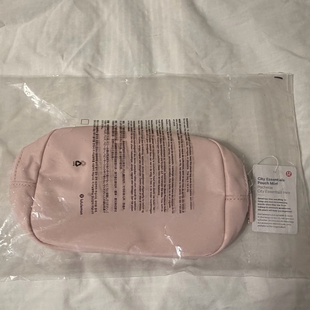 NWT lululemon City Essentials mini pouch 2L, Flush Pink - Picture 5 of 7